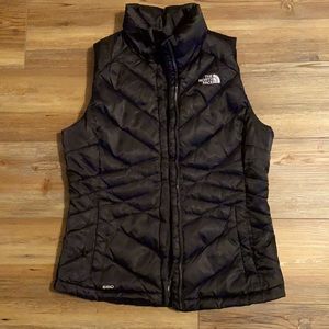 🎉🎉Women’s size small Northface 550 black vest - excellent condition!